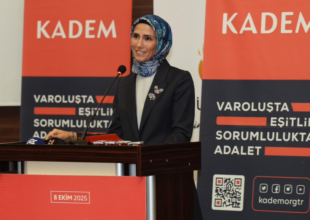 Sümeyye Erdoğan Bayraktar "Annemin memleketi Siirt'teyim" dedi, büyük alkış aldı!