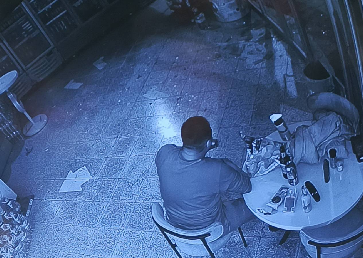 Burdur’da ilginç soygun: Marketi bastı, içki içip cips ve dondurma yedi
