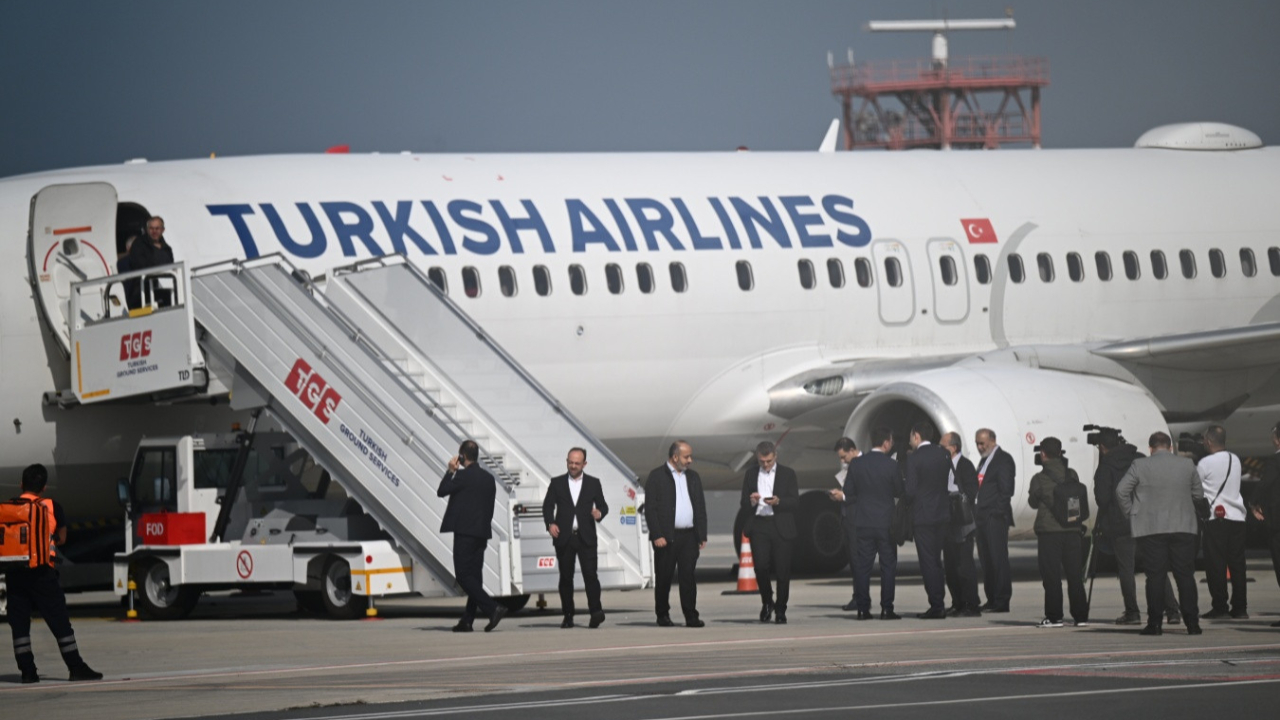 İsrail'in alıkoyduğu Özgürlük Filosu aktivistleri yurda döndü! 18 Türk vatandaşını taşıyan uçak İstanbul’a indi