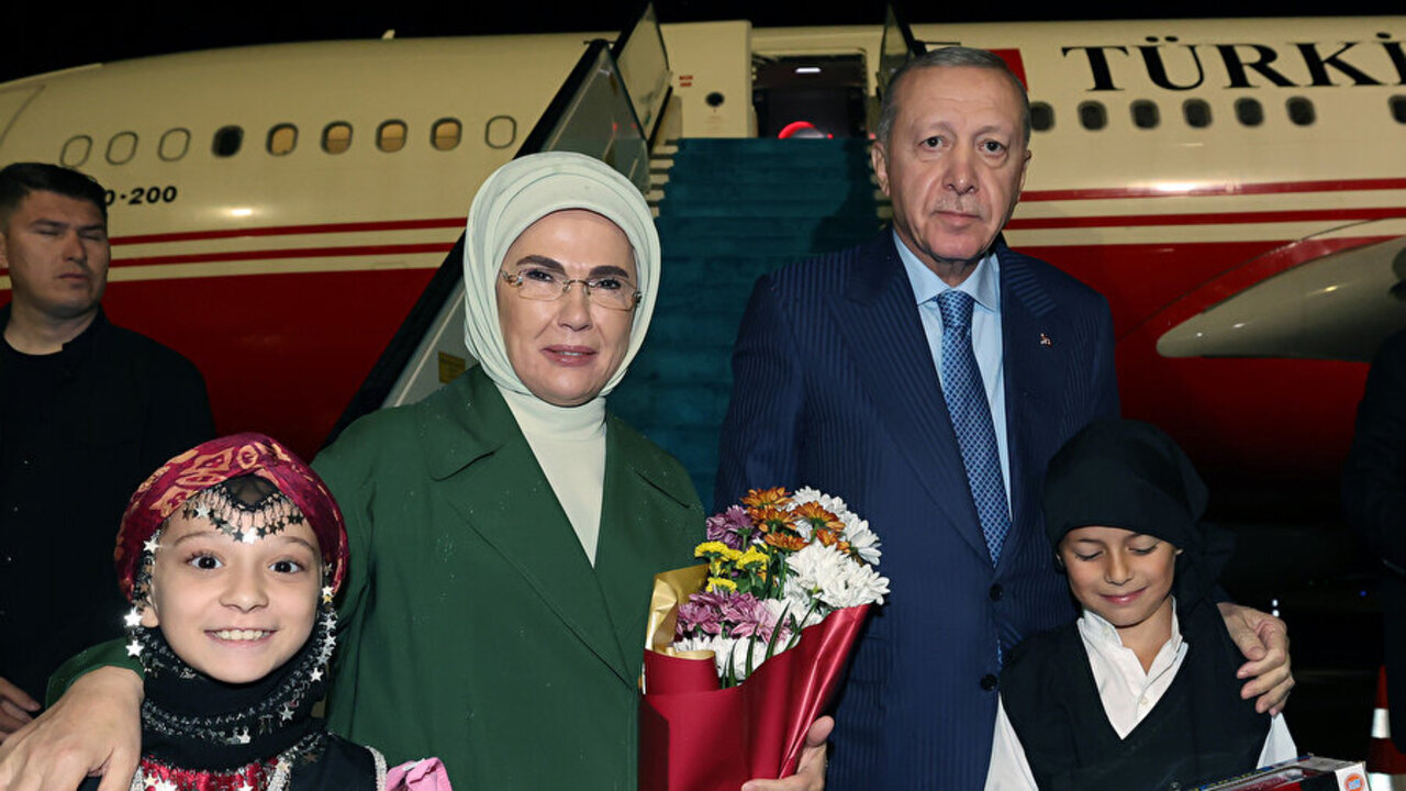 Cumhurbaşkanı Recep Tayyip Erdoğan Rize'de: Çiçeklerle karşılandı!