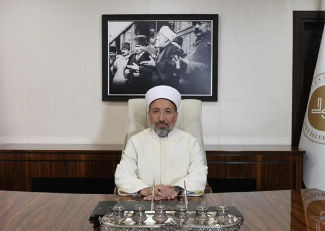 Diyanet'in yeni başkanı Safi Arpaguş, makamına Atatürk portresi astı!
