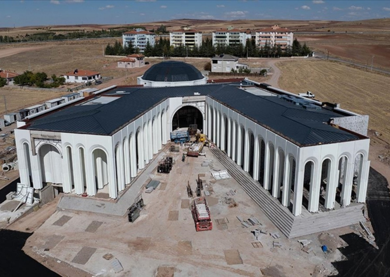 Alevi derneklerinden Hacıbektaş'taki Cemevi Külliyesi'ne tepki! Birlik ve kardeşlik vurgusuyla açılıyor, tartışmalar büyüyor...