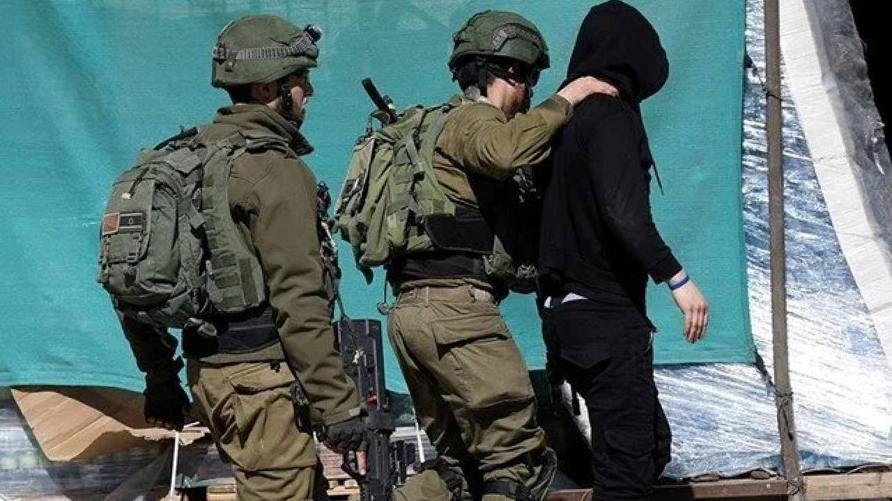 İsrail’in kutlama korkusu! Serbest bırakılacak Filistinlilerin evlerine baskın düzenlendiler