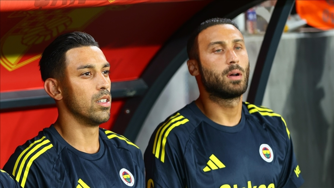 Fenerbahçe'de İrfan Can Kahveci ve Cenk Tosun'a af yolu gözüktü