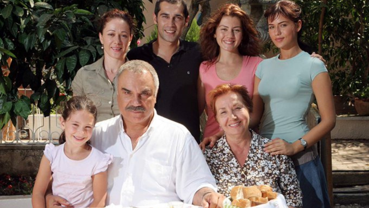 Halil Ergün, Yaprak Dökümü'nün Ferhunde'si Deniz Çakır'a kırgınlığını anlattı! ''Vefasızlık değil ama...''