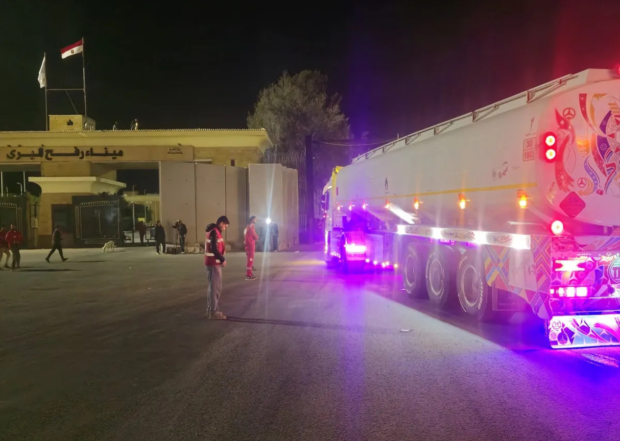 Ateşkes sonrası Gazze’ye insani yardım tırları, Refah Sınır Kapısı'nda