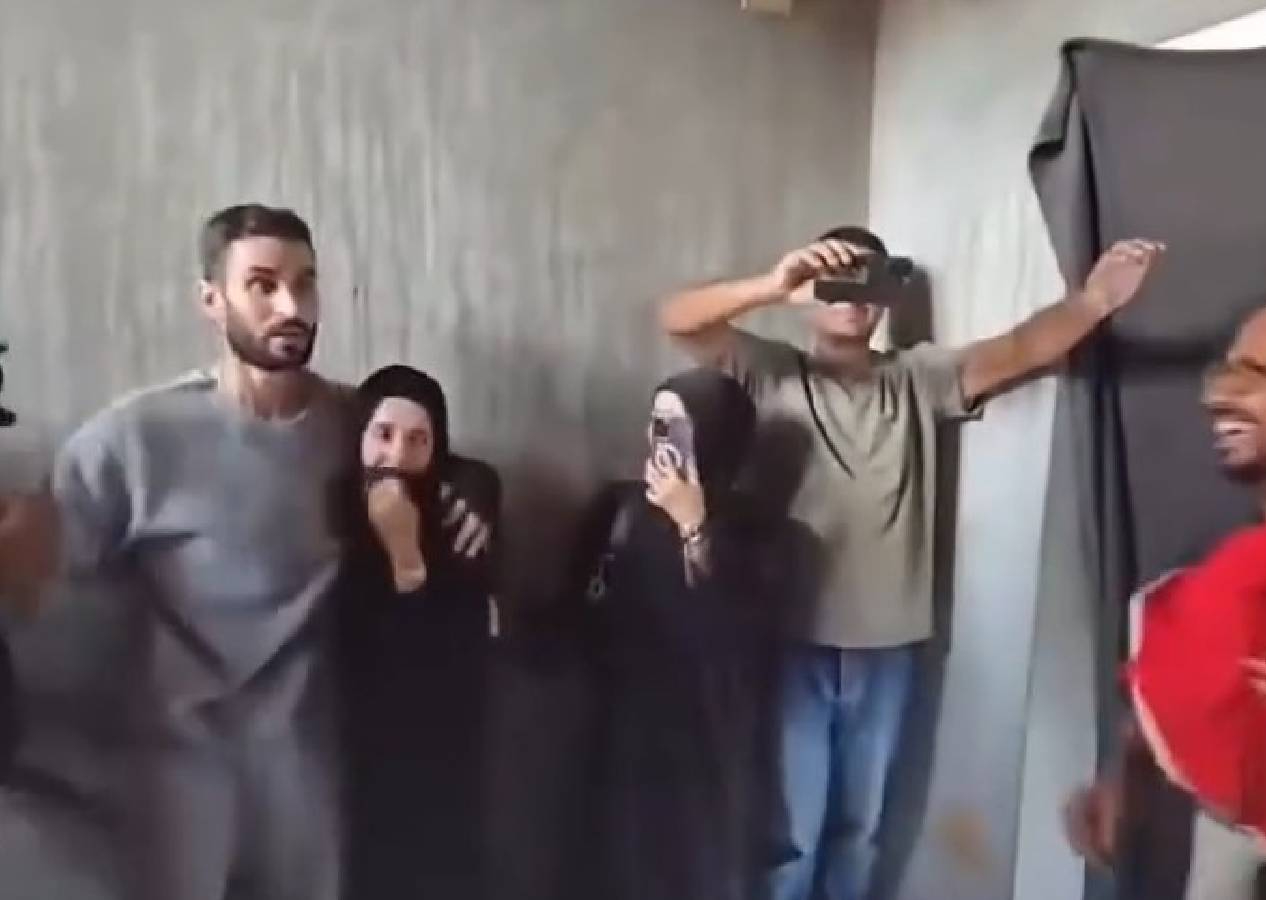 Kalemimden vazgeçmeyeceğim! Filistinli gazeteci ailesiyle gözyaşları içinde buluştu
