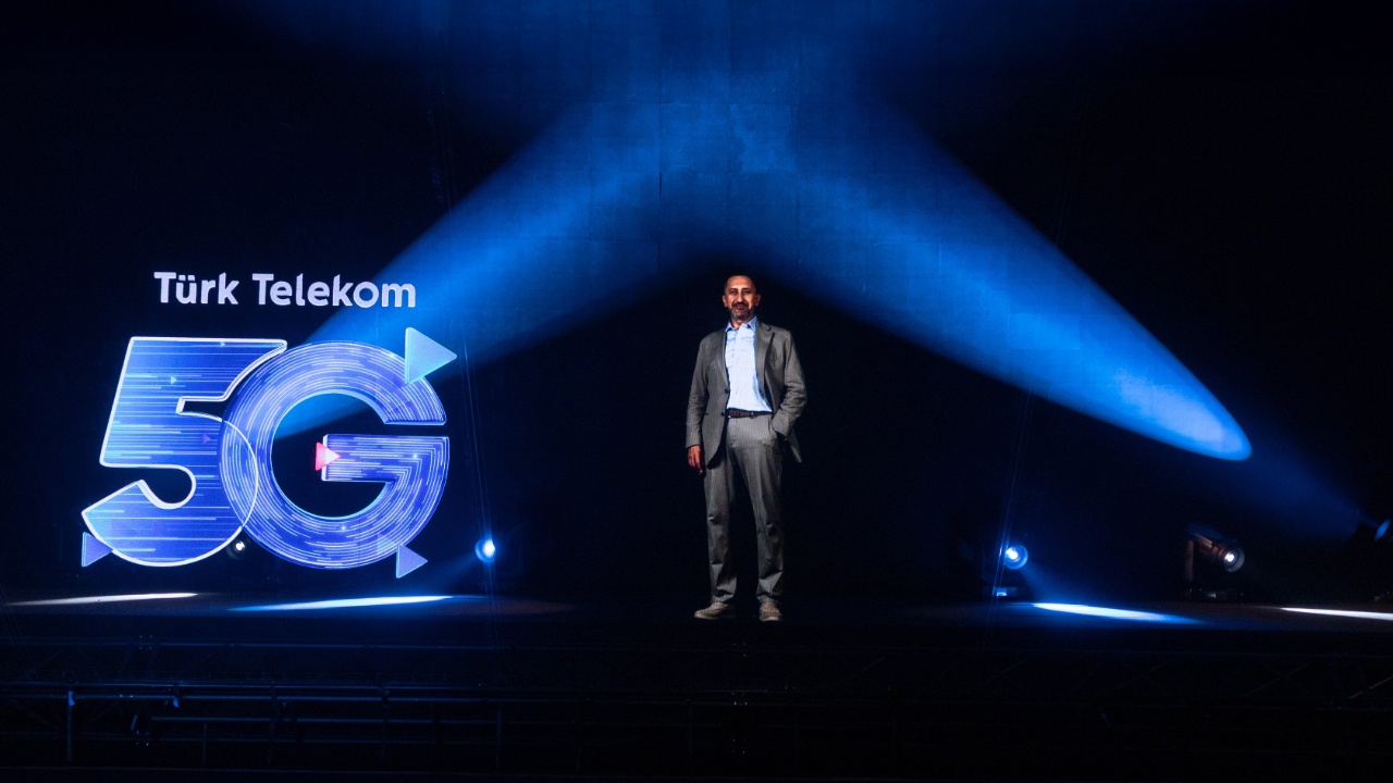 Türk Telekom'dan heyecan yaratan 5G teknolojisi! Bir ilk gerçekleştirdi! Hologram ile canlı basın toplantısı düzenledi