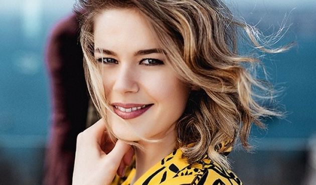 Çağatay Ulusoy'un rol arkadaşı Burcu Biricik oldu!