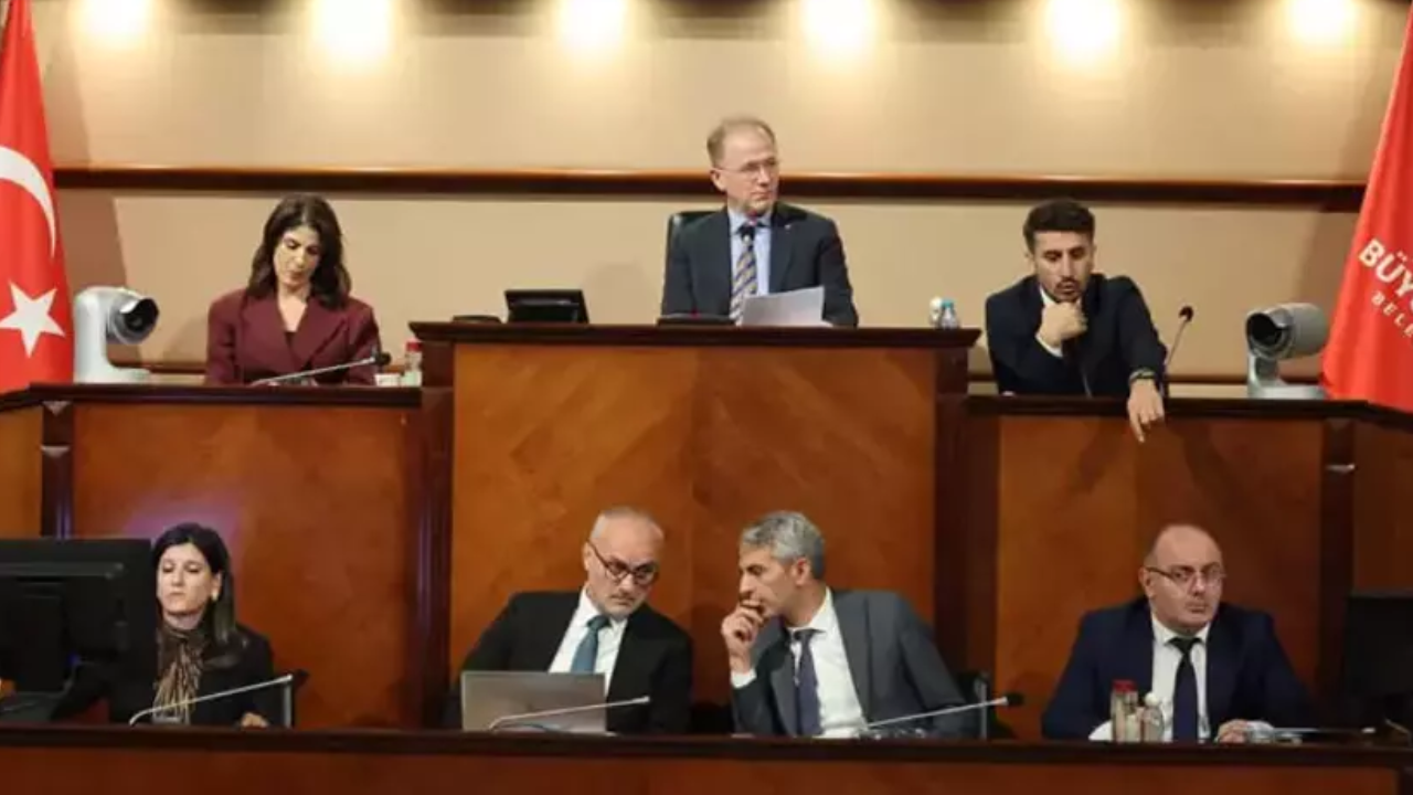 Metropol borç içinde! İBB vergi borcu için Karagümrük Stadının arazisini Hazine'ye devretti!
