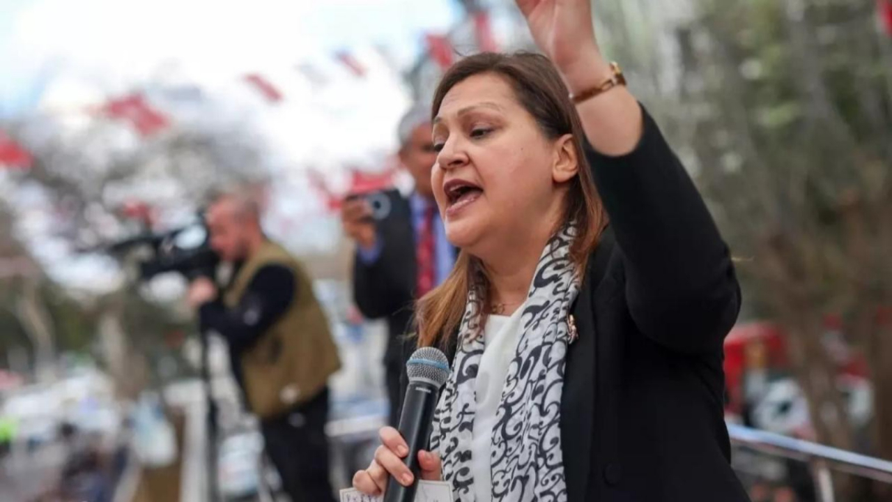 Tantana boşa düştü... Burcu Köksal’dan Sinan Burhan ve Mehmet Çiçek'in "AK Parti'ye geçecek" iddiasına saatler sonra yalanlama!
