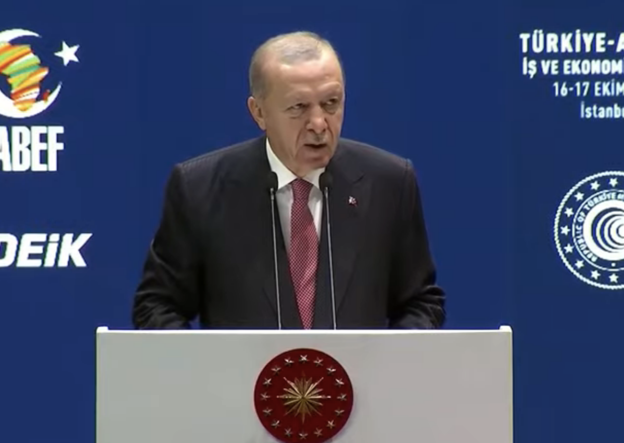"Ekonomimiz hızla büyüyor" diyen Cumhurbaşkanı Erdoğan’dan yatırımcıya mesaj: Türkiye’nin kapısı her yatırımcıya ardına kadar açık!