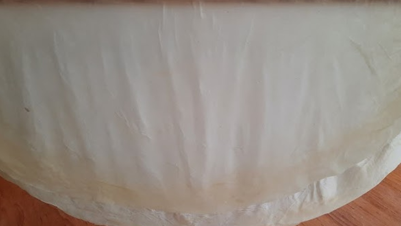 Yufkayı zar gibi incecik açma yöntemi! Anında etkili oluyor yırtılmıyor