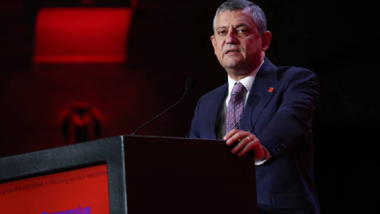 Türkiye’yi Batı’ya şikayet etti, sosyal medyada olay oldu! Özgür Özel Hollanda'da konuştu