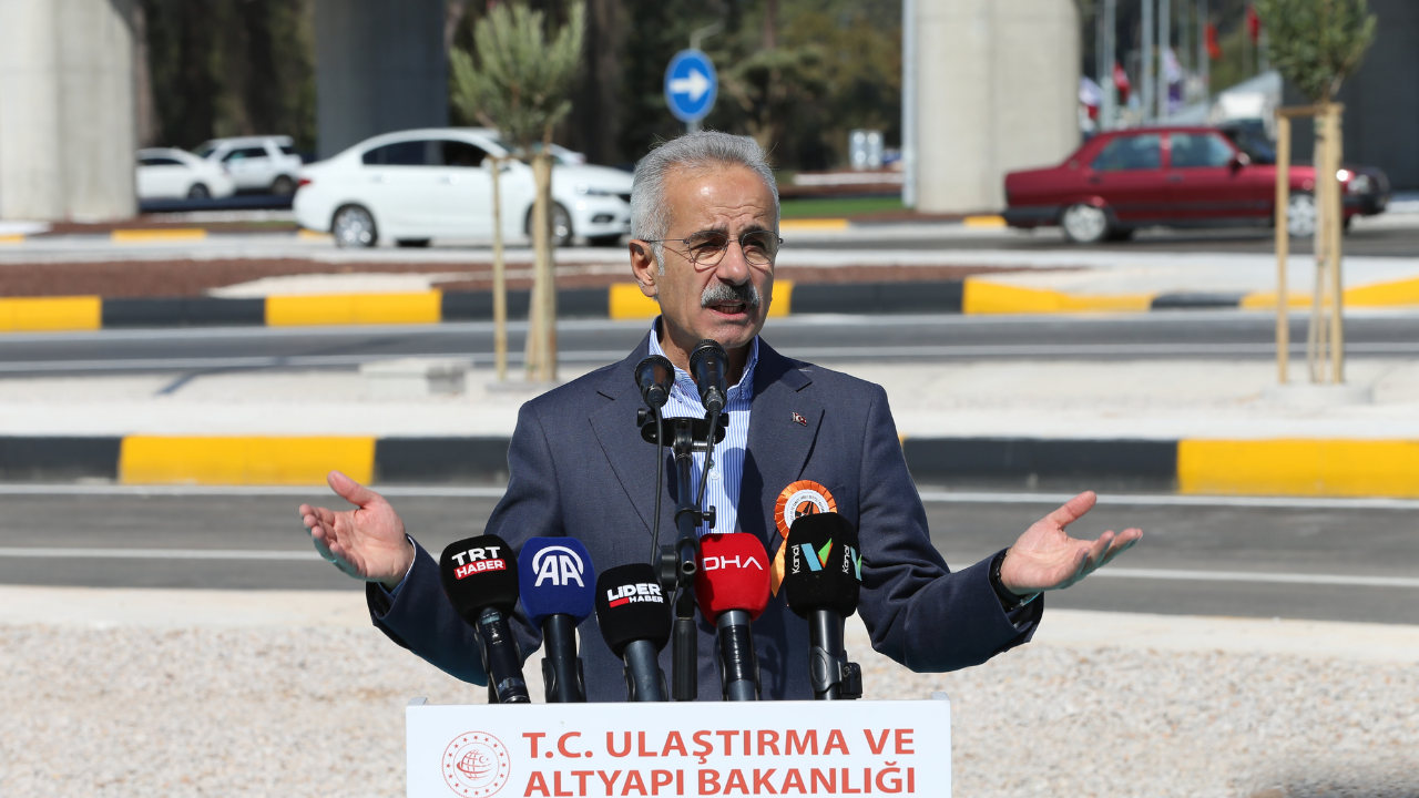 Trafik rahatlayacak! Bakan Uraloğlu, Antalya'da 3 kara yolu projesinin açılışını yaptı!