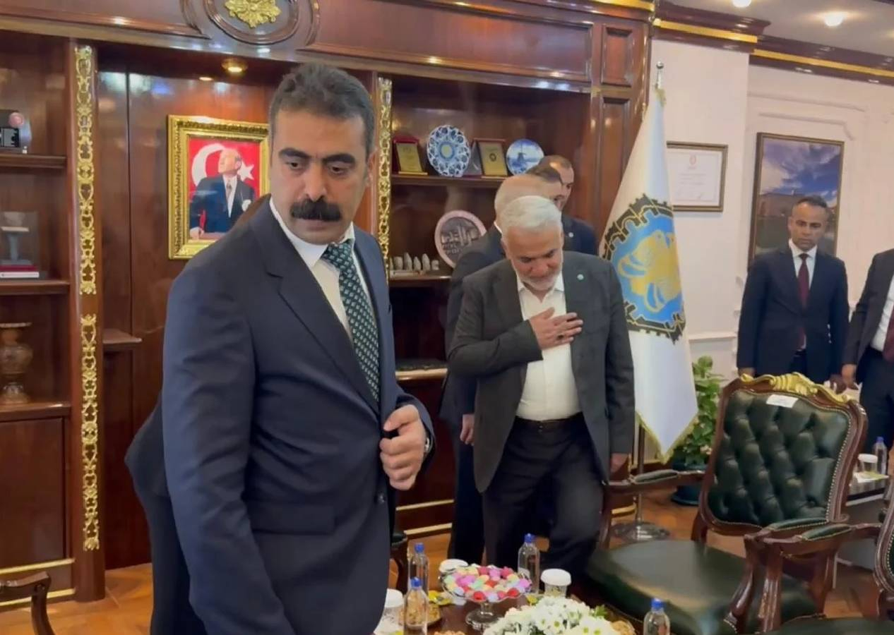 Diyarbakır’da tokalaşma krizi! HÜDA-PAR ve DEM Parti arasında soğuk resepsiyon dikkat çekti