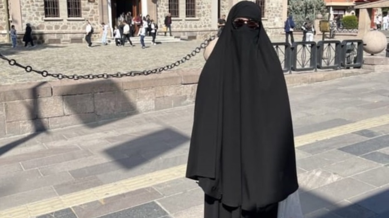 Başkentte çirkin oyun! Metroya siyah çarşafla giren erkek gözaltında!