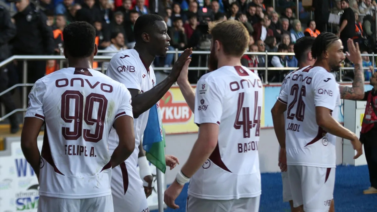 Trabzonspor fırtına gibi esti, derbide fişi ilk yarıda çekti (Çaykur Rizespor 1 - 2 Trabzonspor | Maçın özeti)