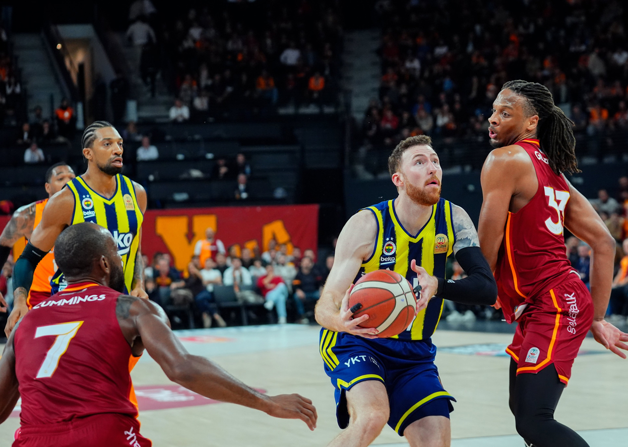 Potadaki derbide Fenerbahçe Galatasaray'ı mağlup etti
