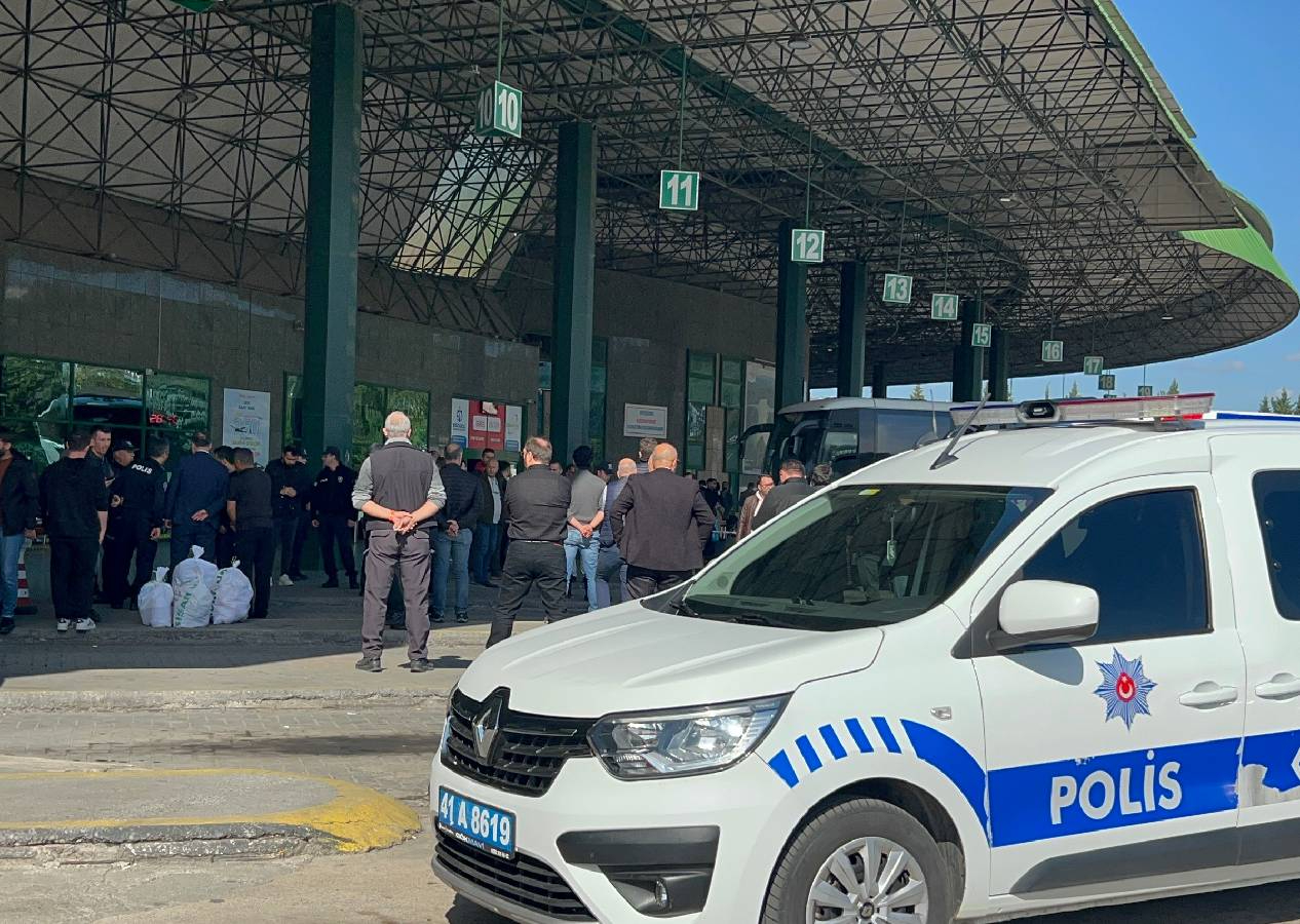 Uyarılara aldırmadı, ateş açtı! İzmit Otogarı’nda çatışma gibi anlar: Uzman çavuş vurularak etkisiz hale getirildi