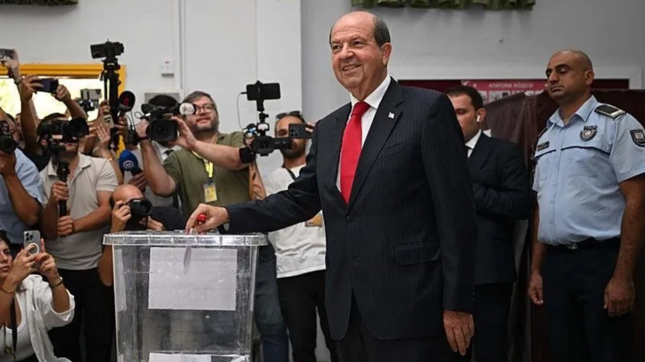 Kuzey Kıbrıs sandıkta: Cumhurbaşkanı Ersin Tatar oyunu kullandı! Erdoğan'a teşekkür: Tüm dünyaya KKTC'yi duyurdu