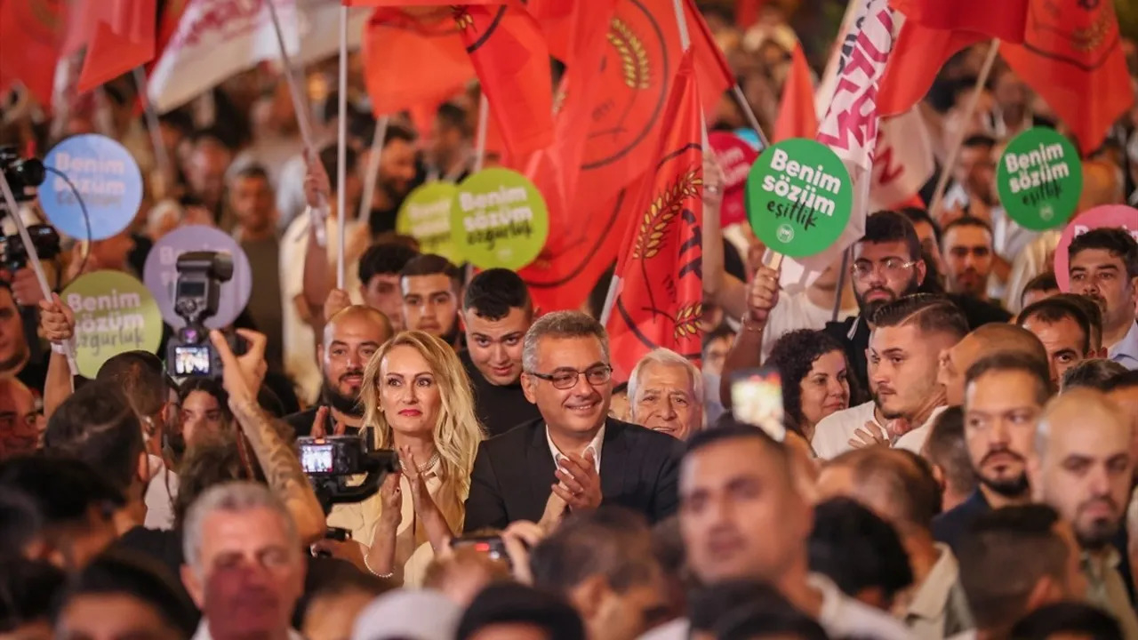 Tufan Erhürman seçimi kazandı, Rumlar zaferi kutladı! ''En kısa sürede görüşmeyi dört gözle bekliyorum''