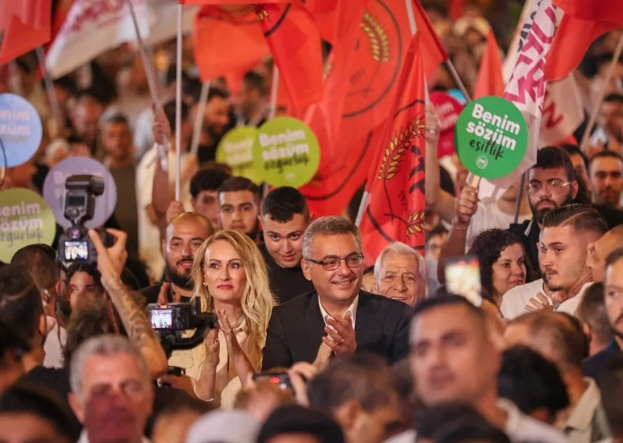 Tufan Erhürman seçimi kazandı, Rumlar zaferi kutladı! ''En kısa sürede görüşmeyi dört gözle bekliyorum''