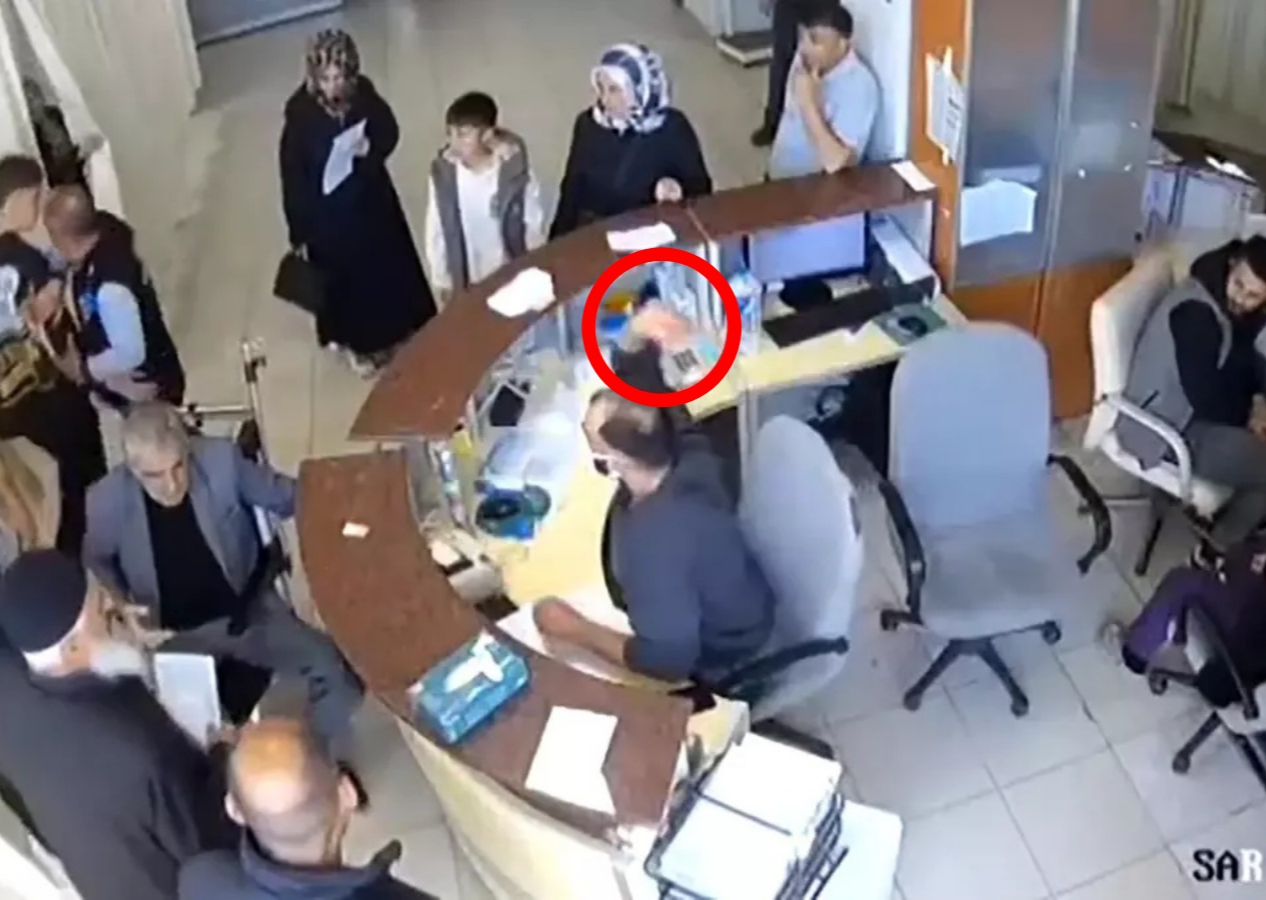 Erzurum’da skandal! Doktor, engelli hastaya “yobaz” diyerek hakaret etti, oğluna kalem fırlattı
