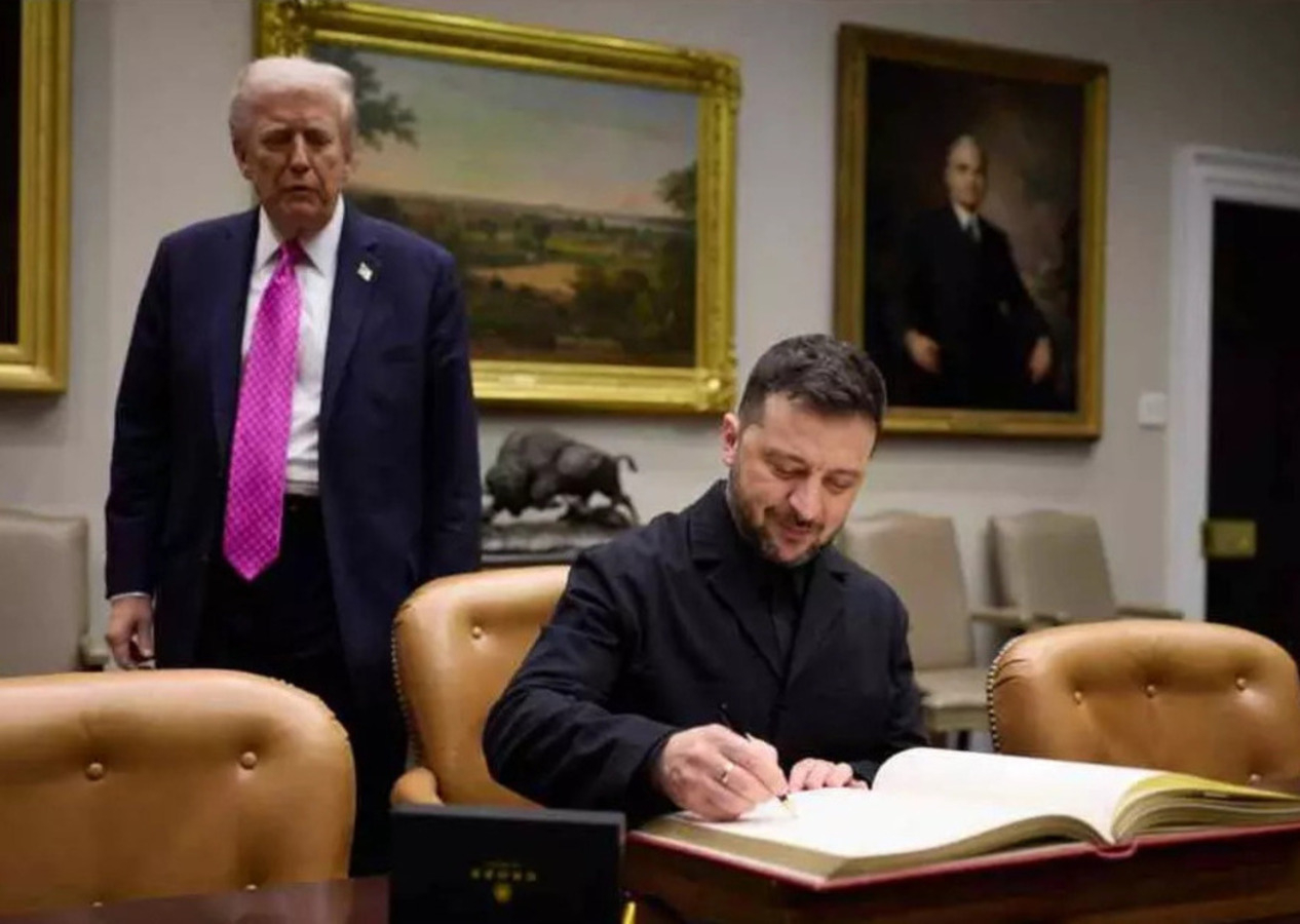 Donald Trump, Volodimir Zelenski'ye küfredip harita fırlattı: Ya Putin’in şartlarını kabul et ya da yok ol!