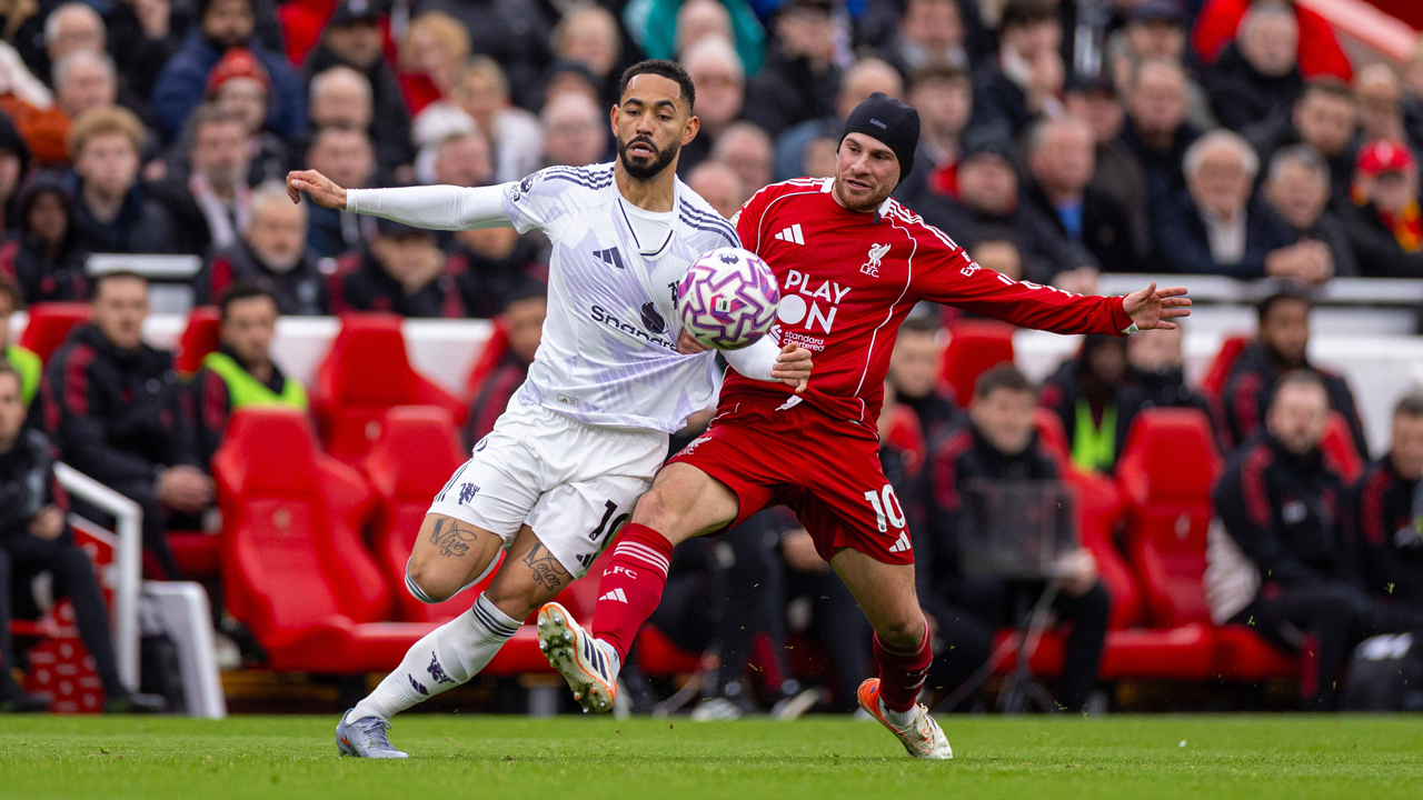 Manchester United 10 yıl sonra Liverpool deplasmanında galip geldi
