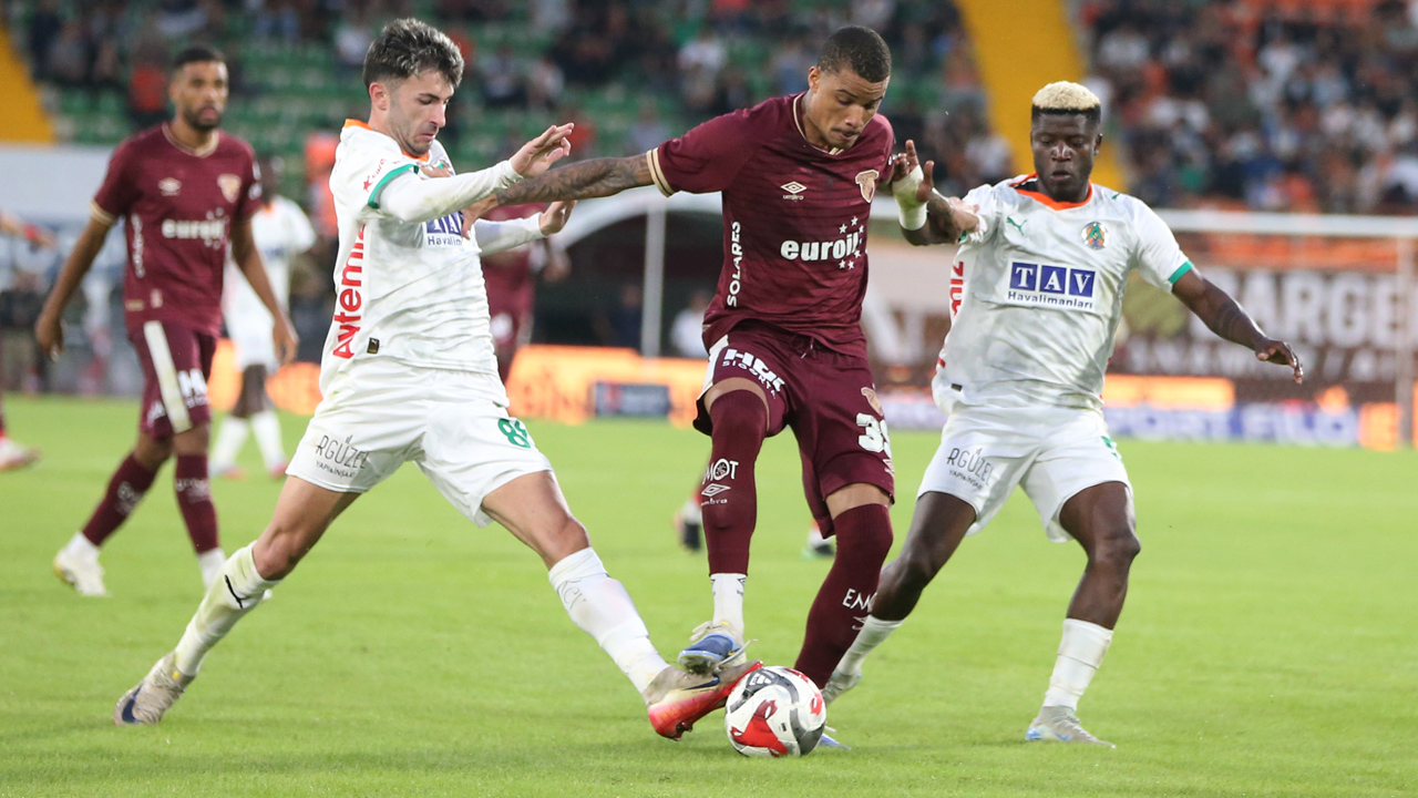 Alanyaspor Göztepe'nin namağlup serisine son verdi