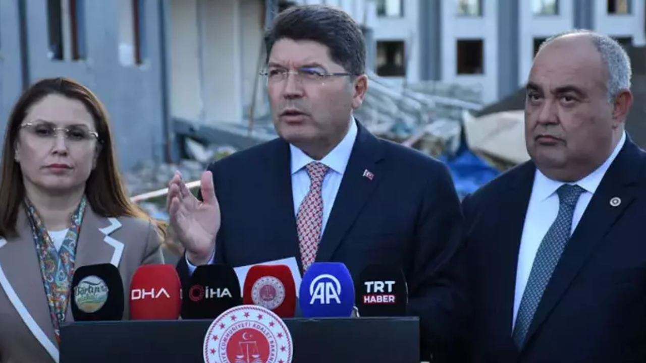 Bakan Tunç’tan CHP’ye sert tepki: “Cumhurbaşkanımıza ağza alınmayacak hakaretler yapıyorlar”