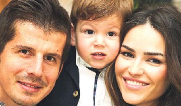 Emre Belözoğlu ve eşi yarın bebeklerine kavuşuyor!