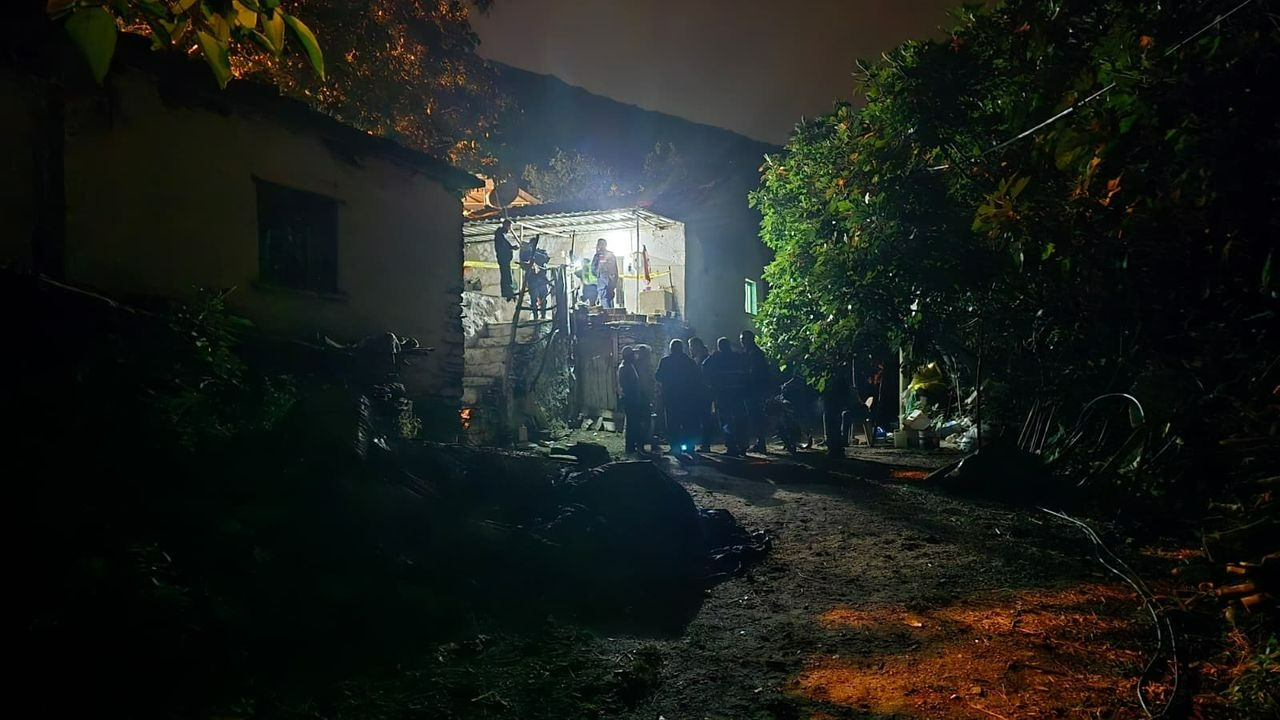 İzmir’de aile faciası! Oğlunu öldürüp eşini vurdu