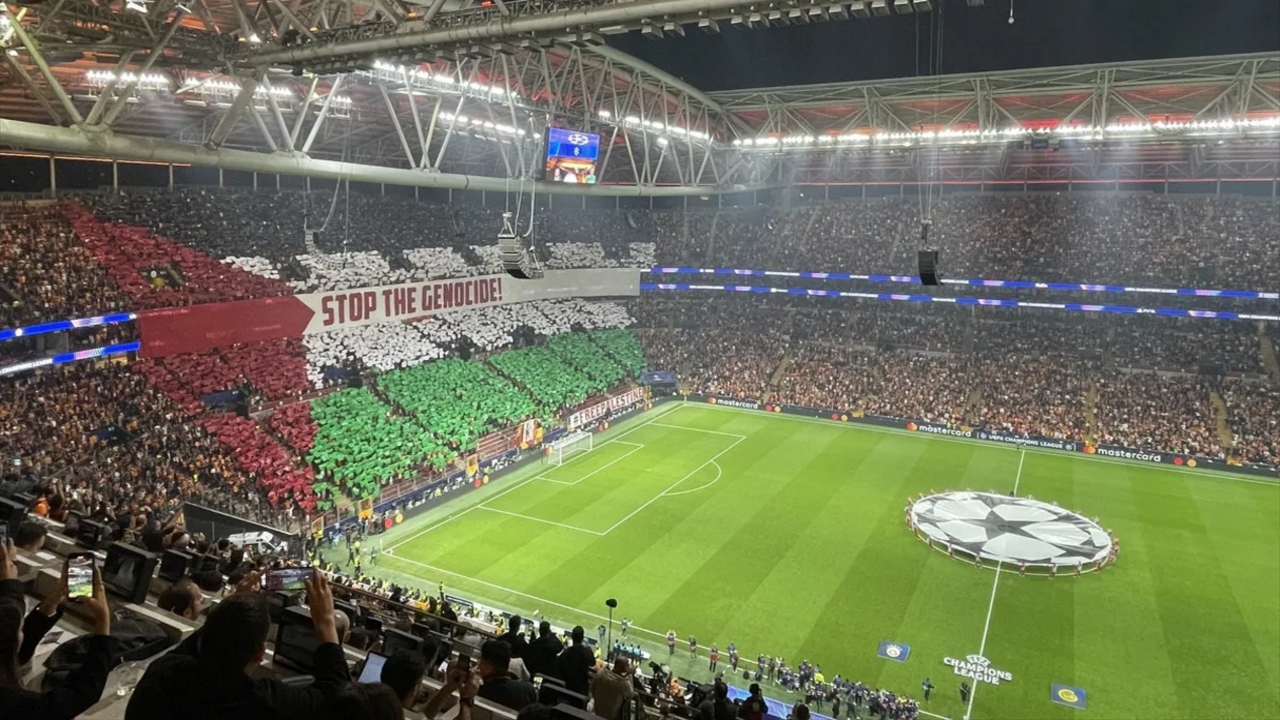 Galatasaray'dan Filistin koreografisi: Soykırımı durdur!