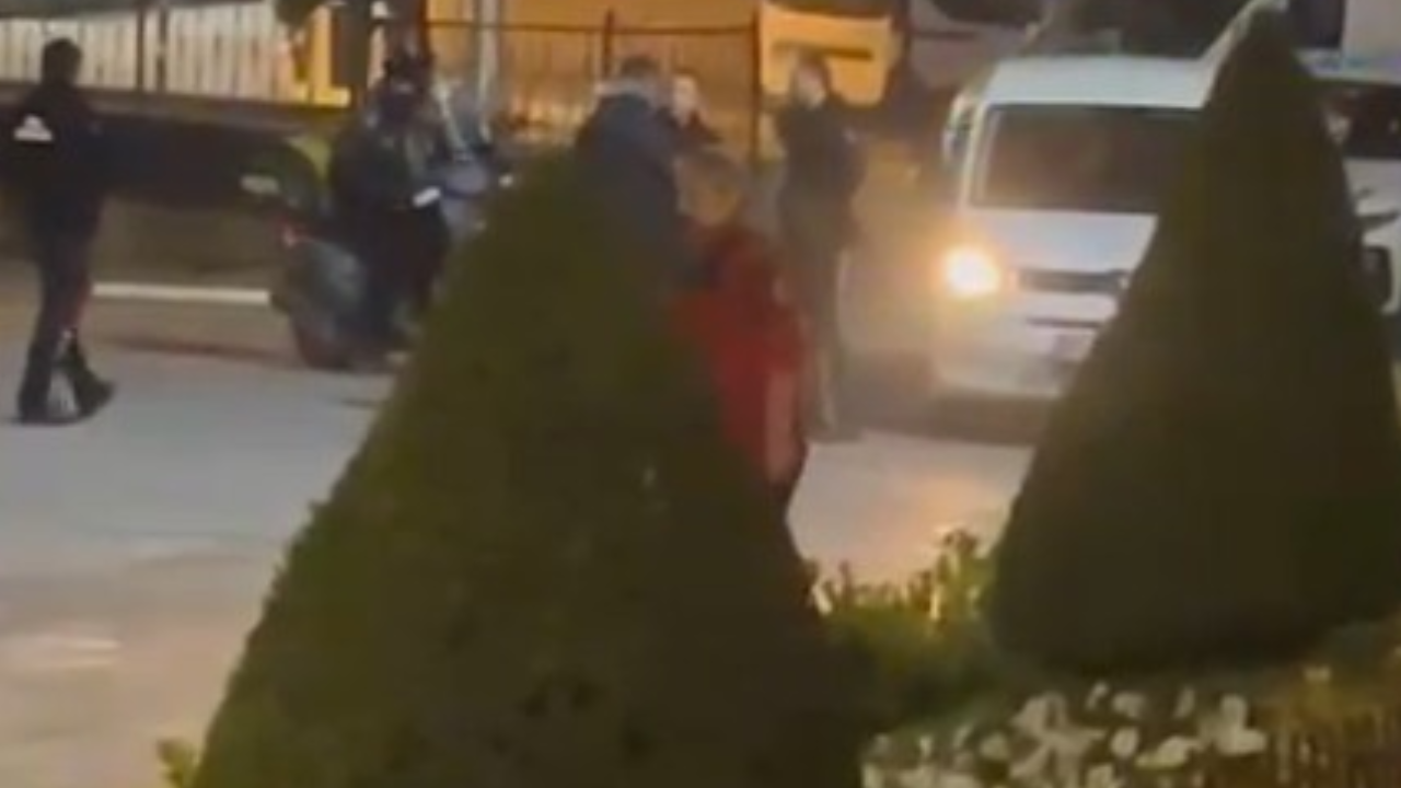 CHP'li belediyede skandal! İşten çıkarılan işçi belediye önünde kendini yaraladı