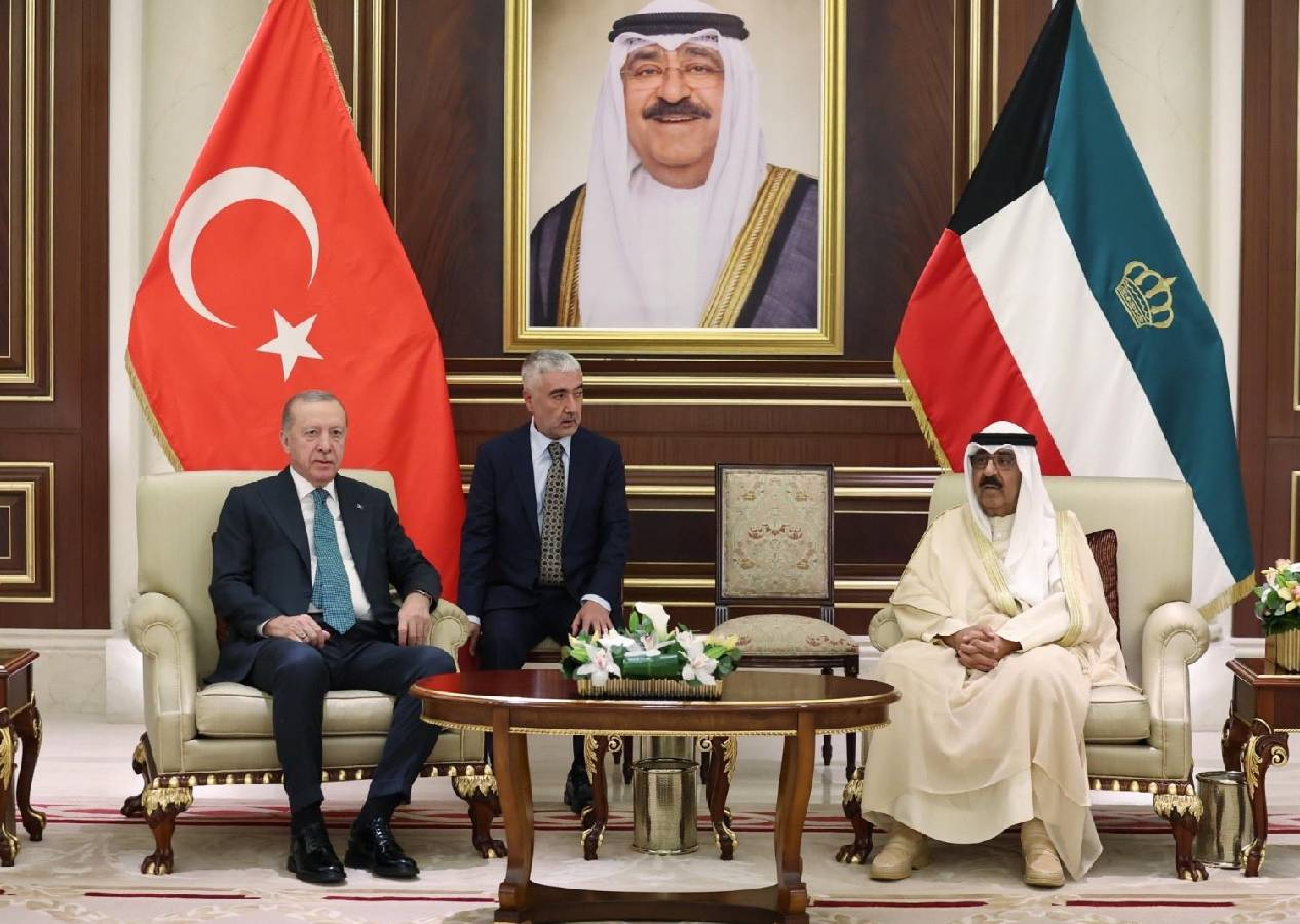 Maskat’ta görkemli karşılama! Resmi törende Cumhurbaşkanı Erdoğan’a 21 pare top atışı ve atlı bando eşlik etti