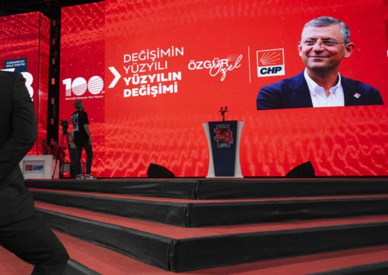 CHP’de panik manevrası: Mahkeme öncesi yeni kurultay tarihi açıklandı! CHP 39. Olağan Kurultayı 28-30 Kasım'da yapılacak!