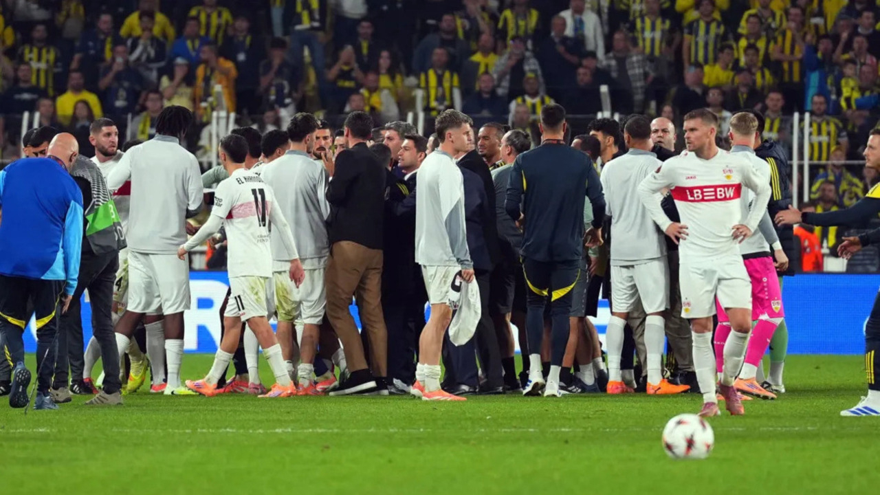 Kadıköy'de maç bitti saha karıştı! İsmail Yüksek ve Deniz Undav kapışması!