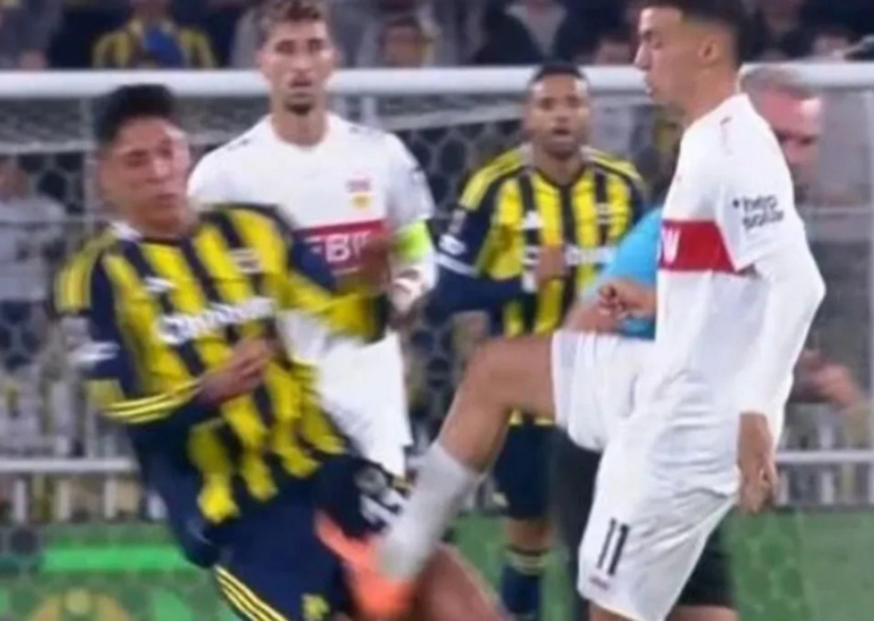 Kadıköy'de tepki çeken hareket! Hakem kırmızı kartı atladı!