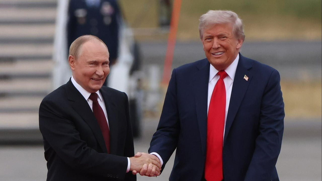 Beyaz Saray'dan flaş açıklama! Trump-Putin görüşmesi masadan kalkmadı!