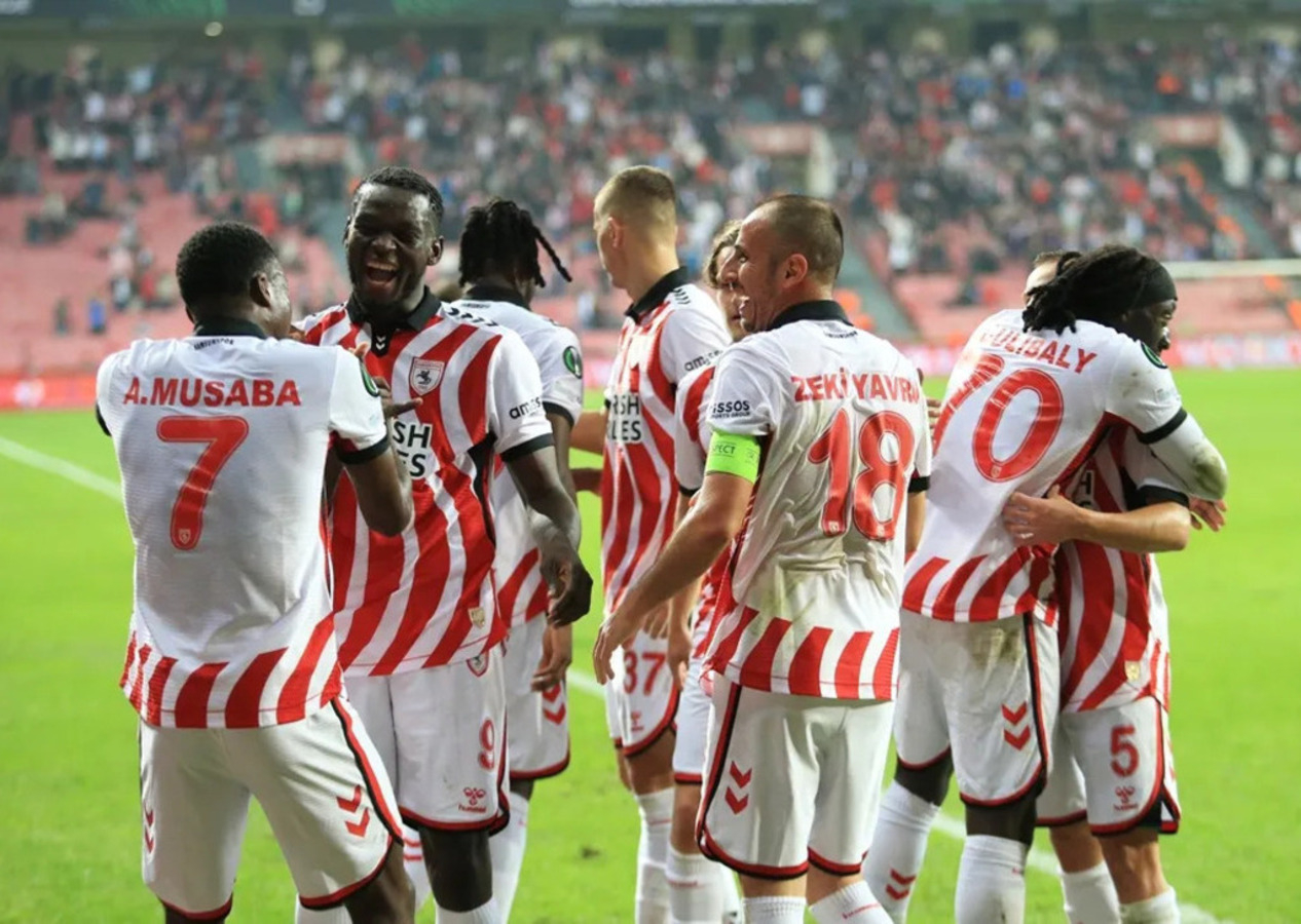 Samsunspor Dinamo Kiev'e gol yağdırdı, Avrupa'da 2'de 2 yaptı (Samsunspor 3 - 0 Dinamo Kiev |  Maçın özeti)