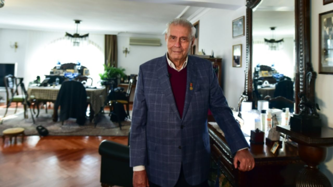 Şakir Zümre'nin Tek Torunu Ahmet Hüsnü Humbaracıbaşı Vefat Etti: Kimdir, Kaç Yaşındaydı?