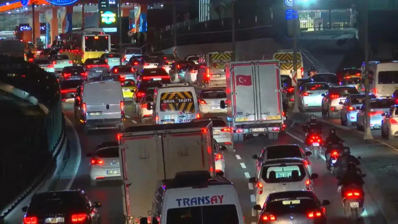 İstanbul'da akşam saatlerinde trafik yoğunluğu yüzde 90'a yaklaştı