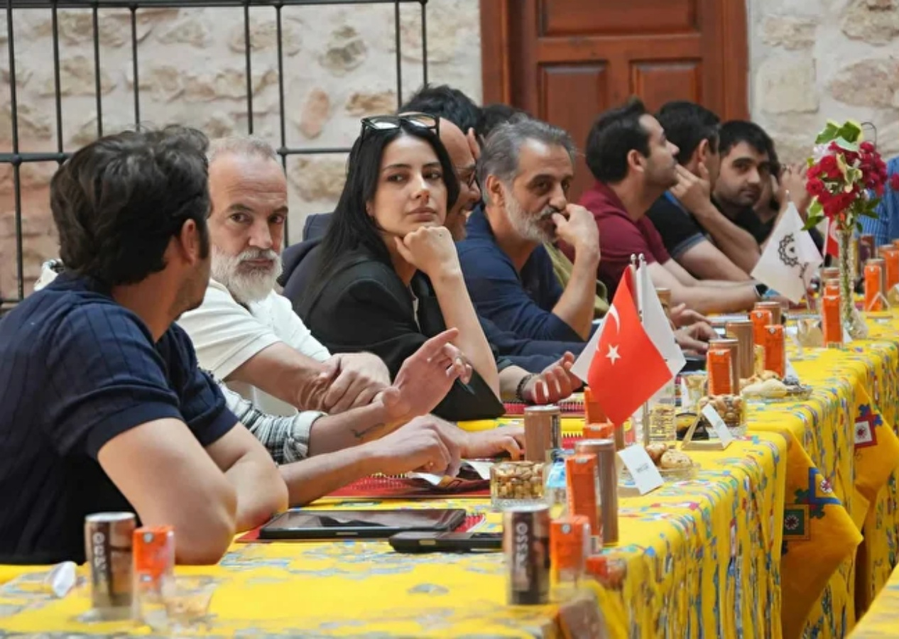 TRT Tabii setinde korkunç kaza! Ünlü oyuncu İsmail Ege Şaşmaz ameliyata alındı