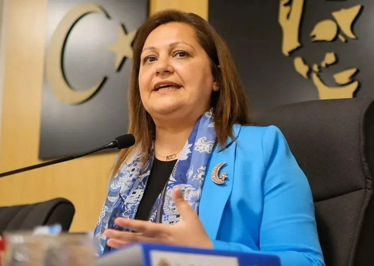 Burcu Köksal AK Parti'ye geçiyor mu? AK Parti'den ilk açıklama geldi!