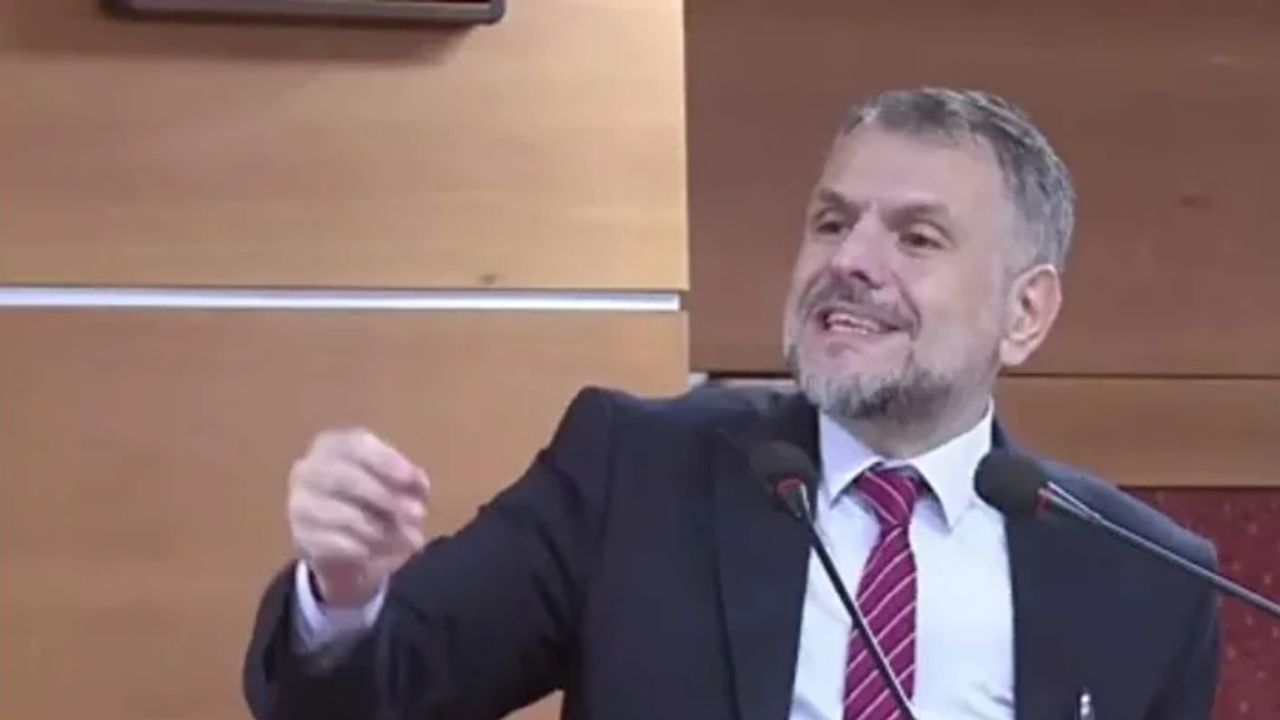 Bayrampaşa’da AK Parti rüzgarı! Yeni başkanvekili İbrahim Akın’dan ilk açıklama: “Emaneti yeniden aldık”