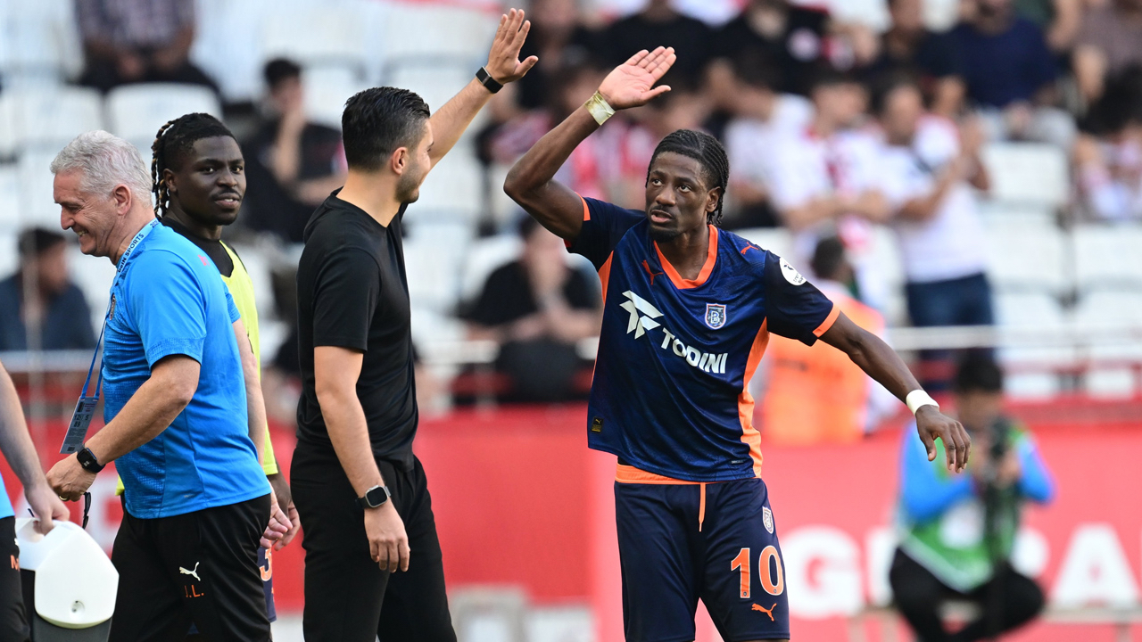 Başakşehir Nuri Şahin ile ilk galibiyetini Antalyaspor deplasmanında aldı