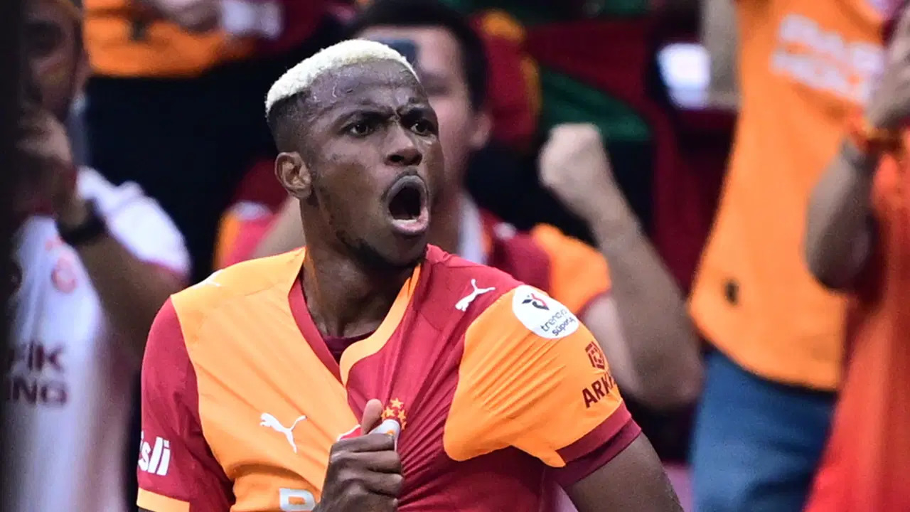 Galatasaray'da Victor Osimhen, Okan Buruk'u yakaladı