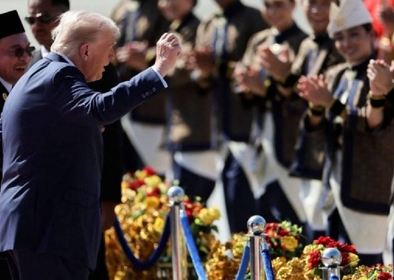 Kırmızı halıda Trump şovu! ABD başkanının dans anları viral oldu